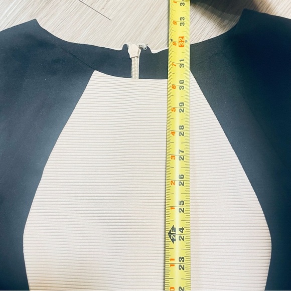 LIPSY Elegant Black and Cream Sleeveless Shoulderpad Ribbed Dress Zip  Closure 8 - Picture 12 of 14